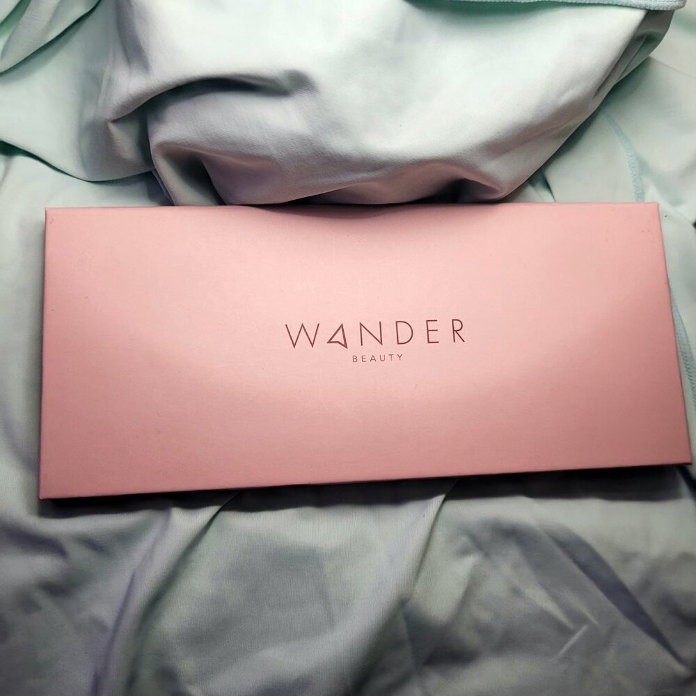 WANDER BEAUTY 10 color eyeshadow palette
